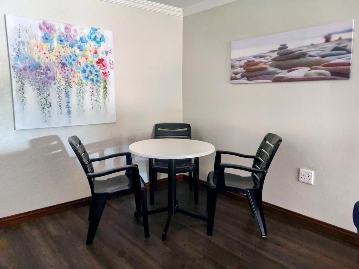 Rest-A-While Guest House - Pretoria-Noord Zewnętrze zdjęcie