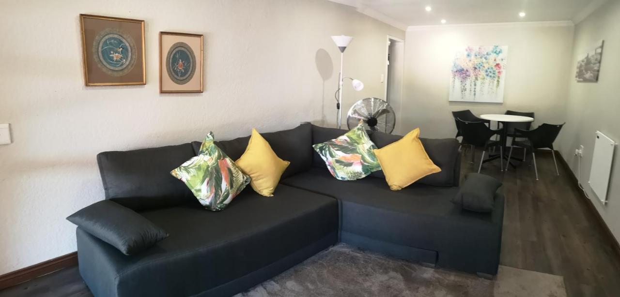 Rest-A-While Guest House - Pretoria-Noord Zewnętrze zdjęcie
