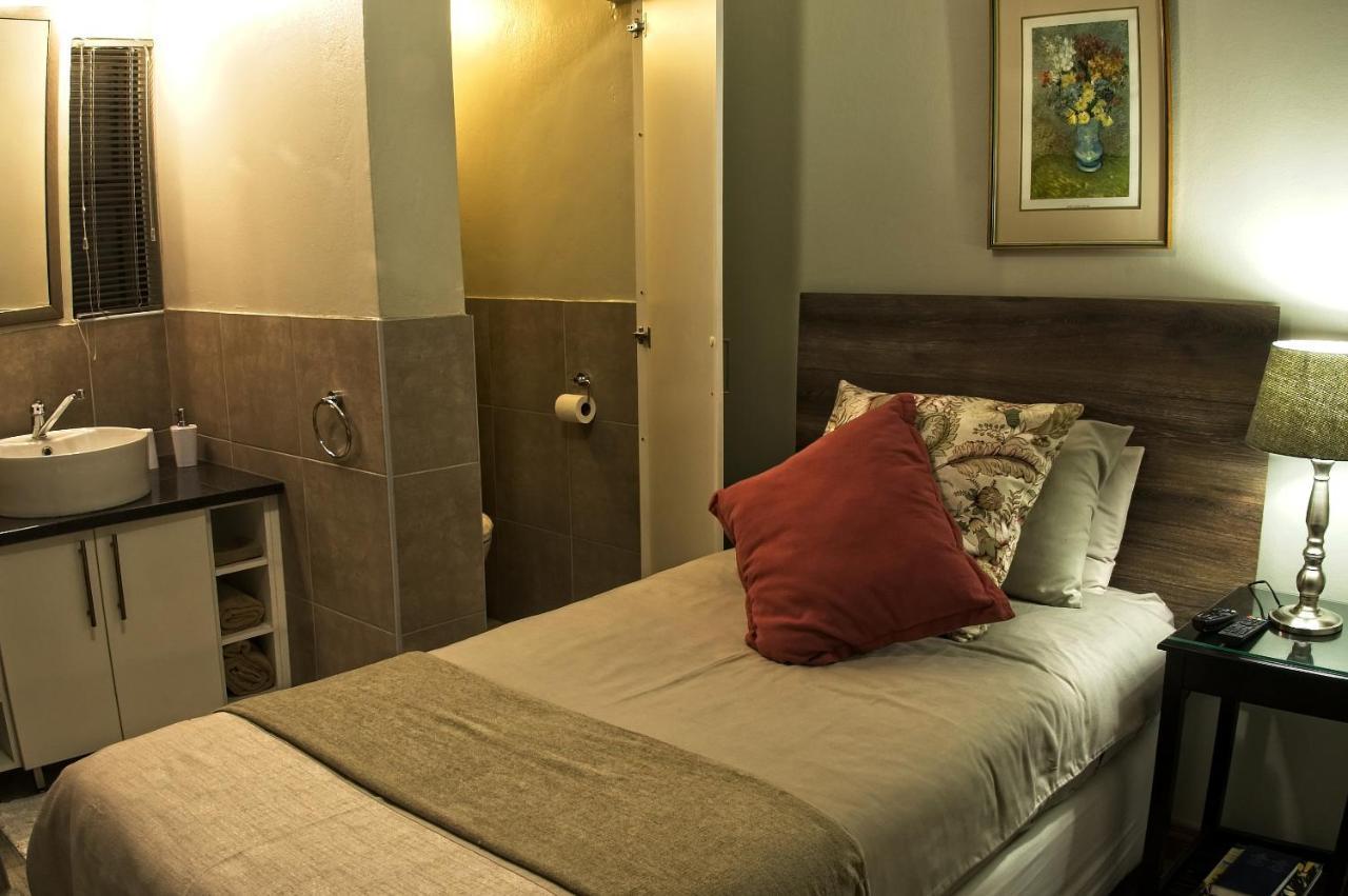 Rest-A-While Guest House - Pretoria-Noord Zewnętrze zdjęcie